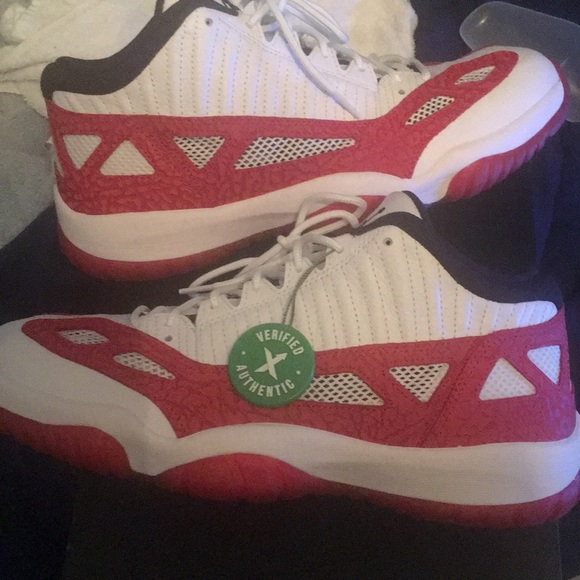Jordan 11 low IE - Picture 3 of 4